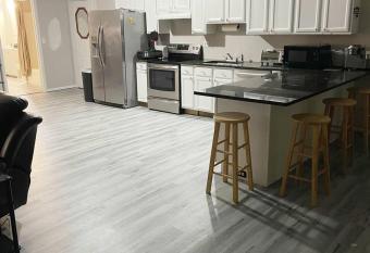 Private Apt In Southfordsouthbury allows 18 year olds to book a room