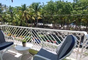 Beautiful sea front apartment has Balcony rooms