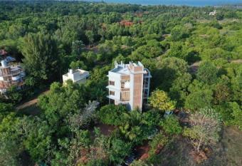 The Tower House Auroville - Holiday Home has Balcony rooms
