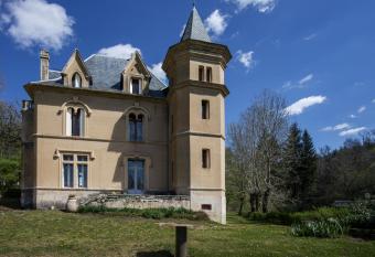 Chateau Le Camigne, vue Pyrenees has Balcony rooms