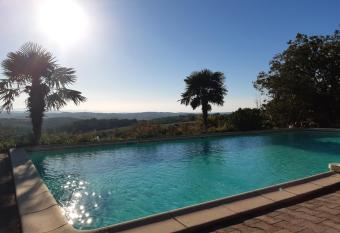 BnB Ferme Beauregard Les Pyr  n  es has Balcony rooms