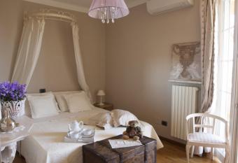 B&B Armonie has rooms with a private hot tub