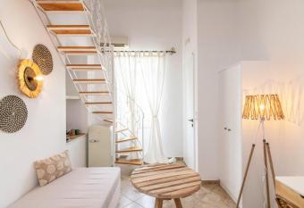 Chora 5 - Central Rooms has Balcony rooms