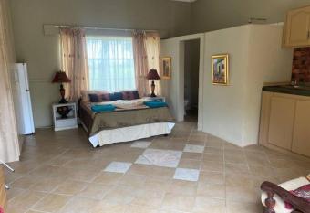 Apartment 3 Magaliesberg allows 18 year olds to book a room