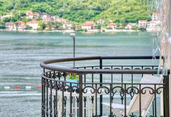 The Golden Luxury complex - Central and Seaboard allows 18 year olds to book a room