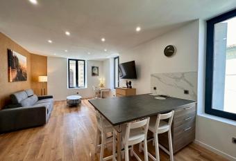 Les appartements du Palais allows 18 year olds to book a room