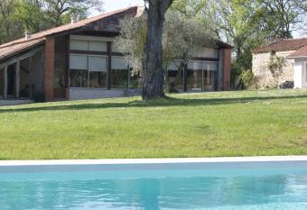 Le Domaine De Dolly allows 18 year olds to book a room