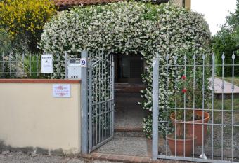 La Casa di Fiorella allows 18 year olds to book a room