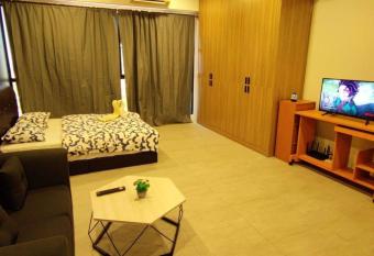 BS1513A- KLIA- SELF CHECK-IN - WI-FI- NETFLIX- PARKING - BELL SUITES- SEPANg, 5072 allows 18 year olds to book a room