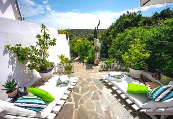 Cute little house allows 18 year olds to book a room