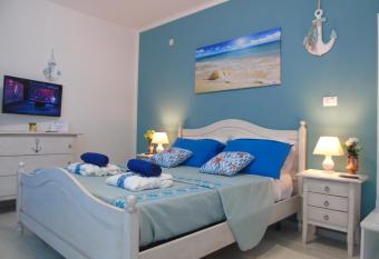 Affittacamere LiKele allows 18 year olds to book a room