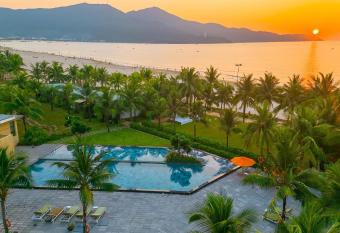 Temple Da Nang Resort allows 18 year olds to book a room