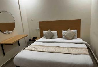 OYO Flagship 81369 Seema Palace allows 18 year olds to book a room