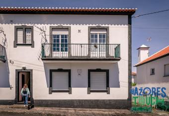 Casa do Mirante allows 18 year olds to book a room