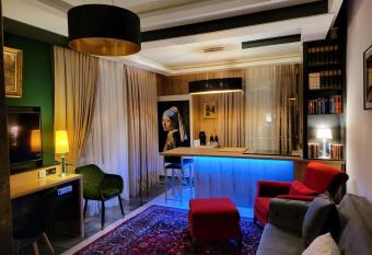 NY-GOLDEN APARTMENTS-Dortmund Airport allows 18 year olds to book a room