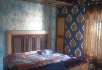 OYO 81368 Bareen Home Stay allows 18 year olds to book a room