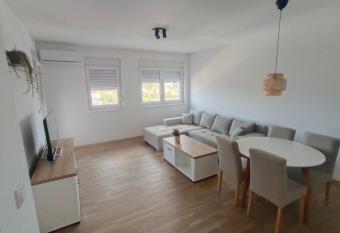 In Dream Apartman has rooms with a private hot tub