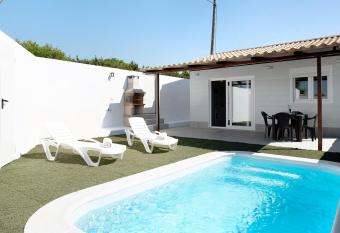 La Teja 3 has Balcony rooms