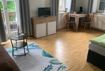 Gasthaus Franz Inselkammer has Balcony rooms