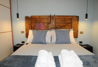 ADRIA ART APARTMENTS 1 has Balcony rooms