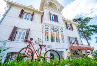Kensington Prince s Island Historical Mansion has Smoking/Balcony rooms