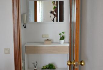 Inmoinsuas Train Station has Balcony rooms