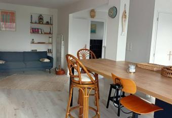 le grand marjo allows 18 year olds to book a room