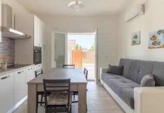 Villa Flamingo has Balcony rooms