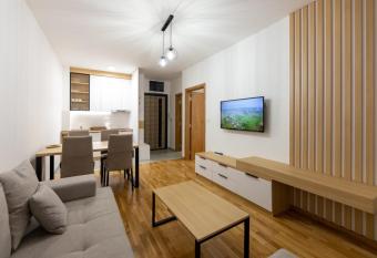 Vila Zlatibor Luxury & Spa has rooms with a private hot tub