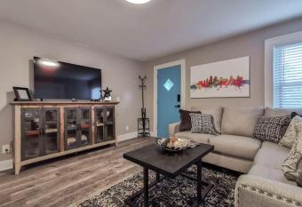 Westport 1 BR Gem allows 18 year olds to book a room