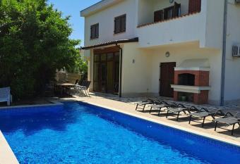 Villa Eucaliptus Istrien allows 18 year olds to book a room