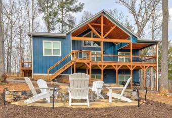 Mountain Escape - OFF THE GRID  has Balcony rooms