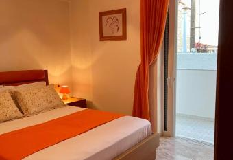 Seashell Holiday Studios allows 18 year olds to book a room