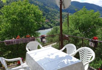 MALA KUCA has Balcony rooms