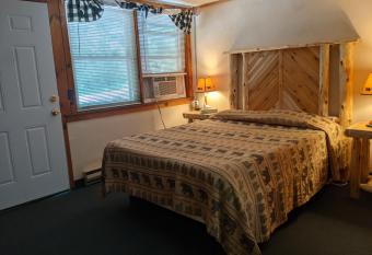 Adirondack Diamond Point Lodge has Balcony rooms