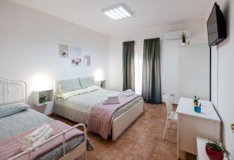 Casa Del Corso has Balcony rooms