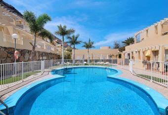 Los Mangueros Suite 36 allows 18 year olds to book a room