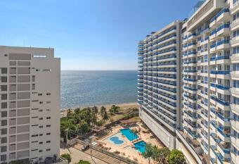 Apartamento Risort-Club de Playa, vista al Mar has rooms with a private hot tub