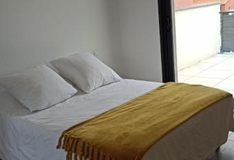 Villa proche de la mer allows 18 year olds to book a room