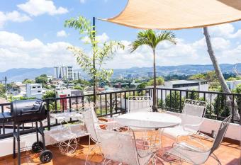 Casa   pica Y Espaciosa. Vista a Volcanes! has Balcony rooms