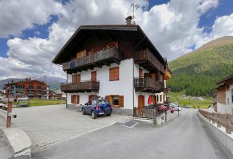 Casa Letizia allows 18 year olds to book a room