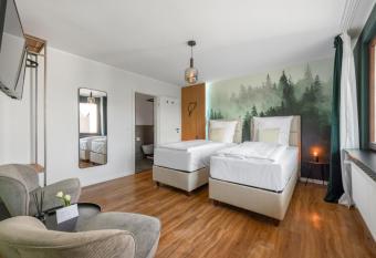 Hotel Zweite Heimat N  rburg allows 18 year olds to book a room