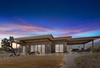 Joshua Sunrise has rooms with a private hot tub