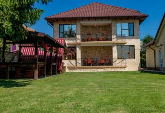 Vila Victory has Balcony rooms