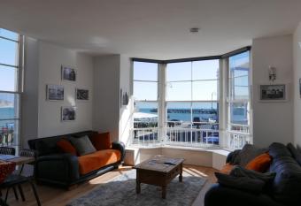 SeaViewApartment allows 18 year olds to book a room