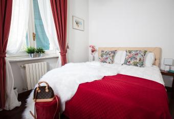 Casa Ilenia al Belvedere Hanbury allows 18 year olds to book a room