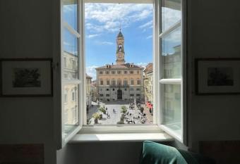 Appartamento Fronte Piazza -Ivrea- has Balcony rooms
