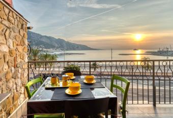 Apartment les Sablettes panoramic sea view has Balcony rooms