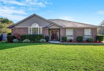 Awesome/Luxury/Perfect Location/Pvt Home @se Jax allows 18 year olds to book a room