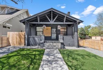 Day Dream Denver Stay has Balcony rooms